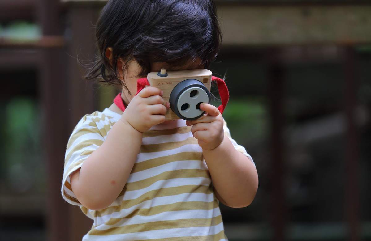 Colored Snap Camera by Plan Toys