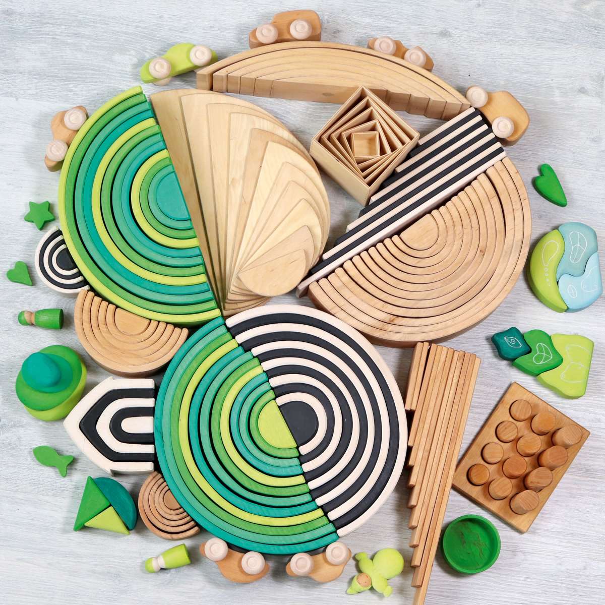 Large Rainbow in Forest Green with natural and monochrome arches