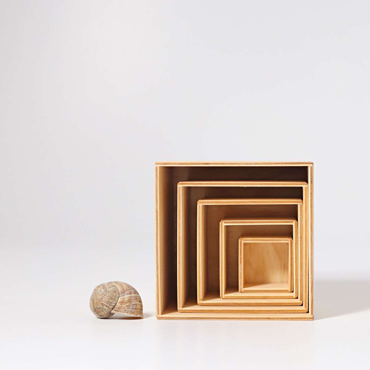 natural nesting boxes with shell