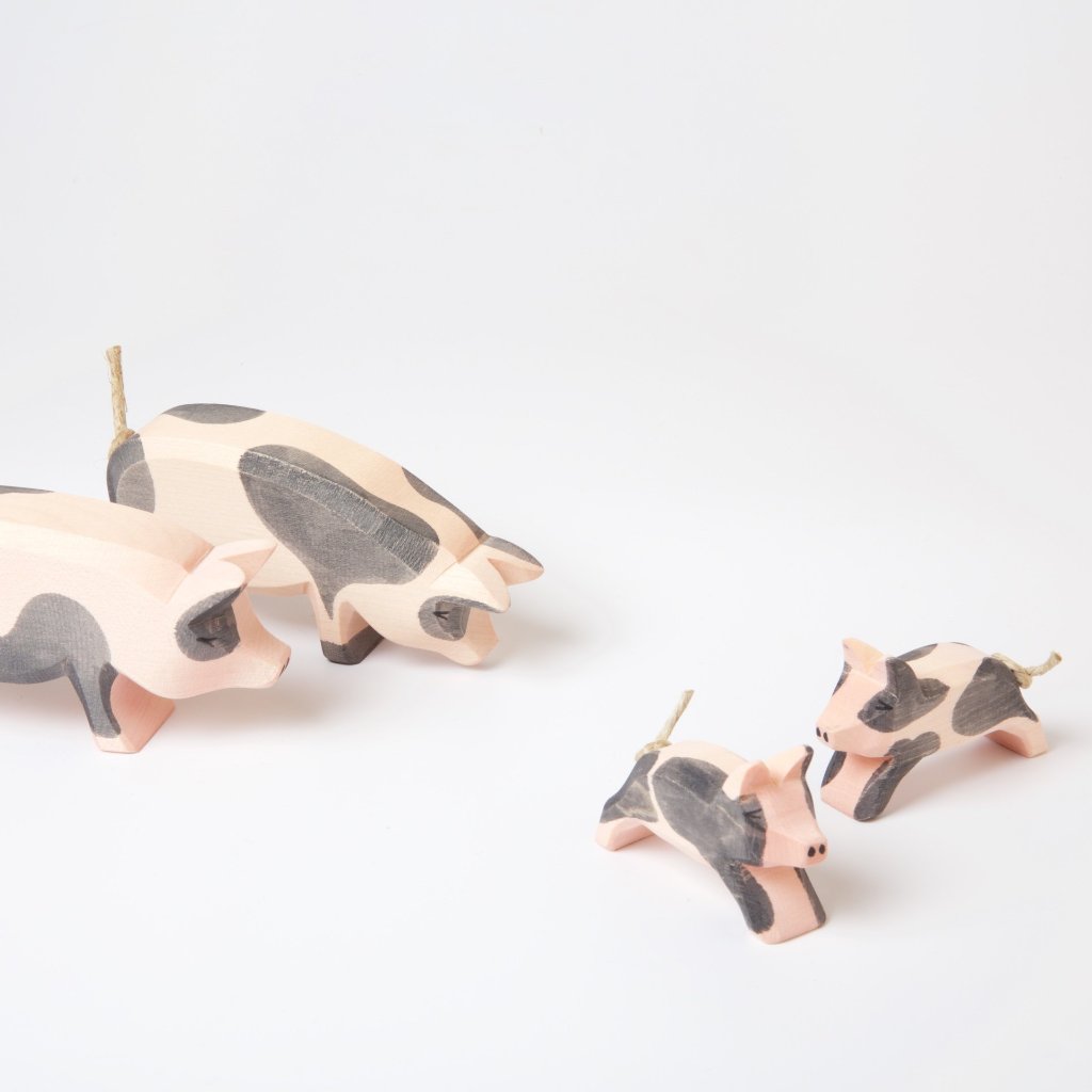 Spotted Pig Family Spotted Head Low Spotted Pig Head High Piglet Running Cutel hand carved and painted wood figure by Ostheimer