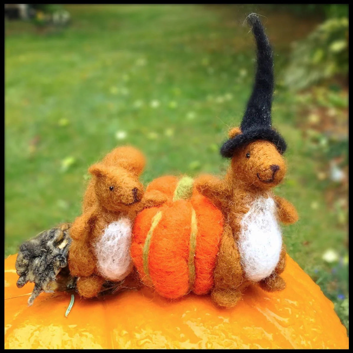 felt squirrels with pumpkin