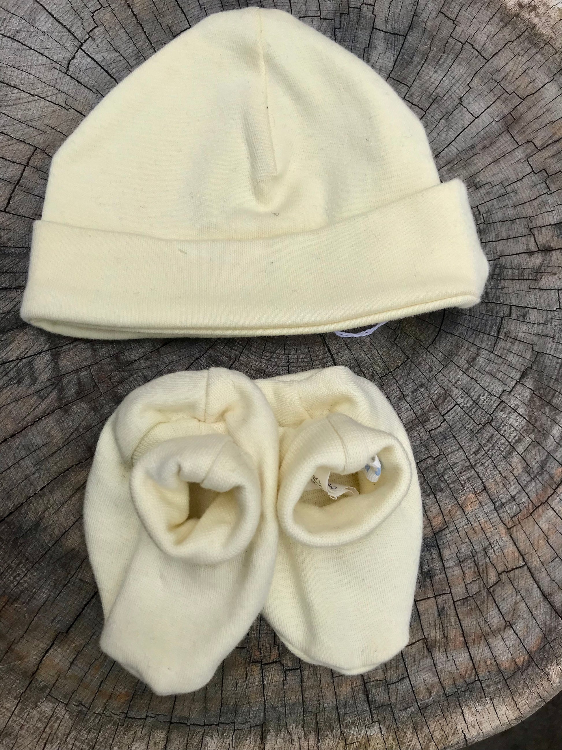 Organic Cotton Booties and Hat in yellow