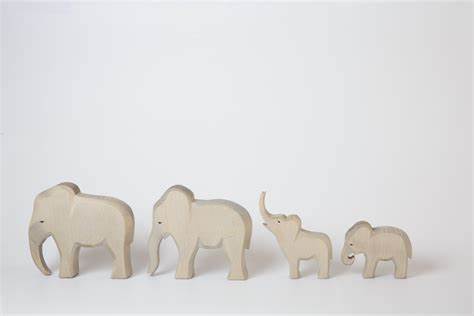 Ostheimer elephant wooden figures
