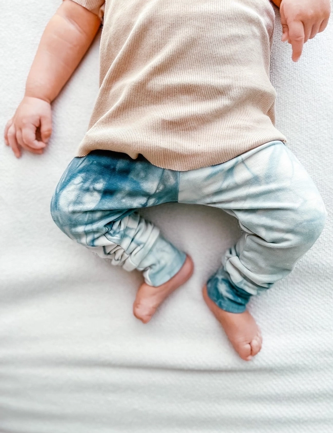 Baby in Pewter legging by Rainbow Waters 