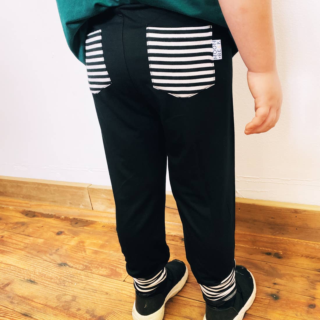 Bamboo Pocket Leggings by Moon and Beck