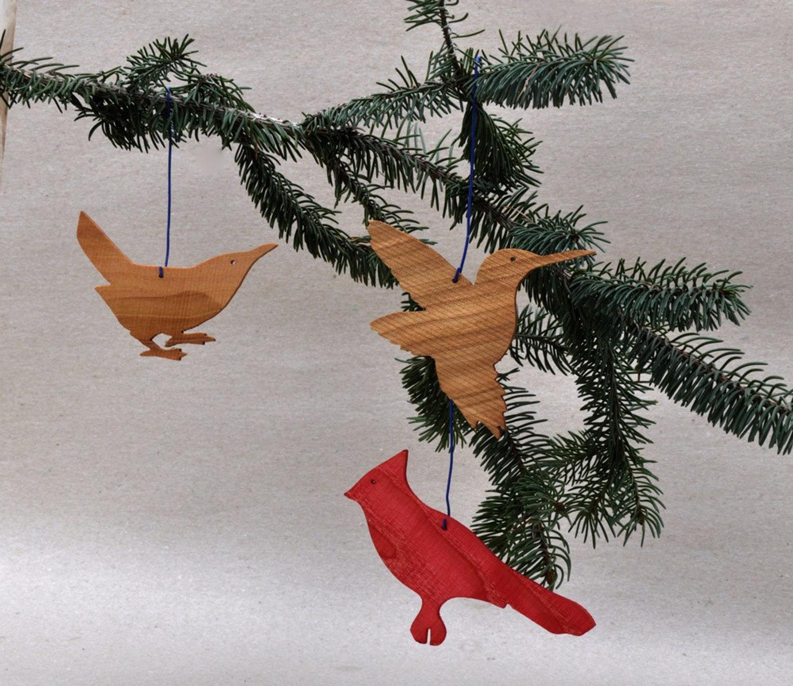 Birds wooden ornaments set