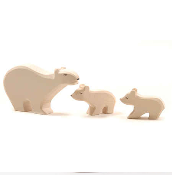 Polar Bear parent and cubs